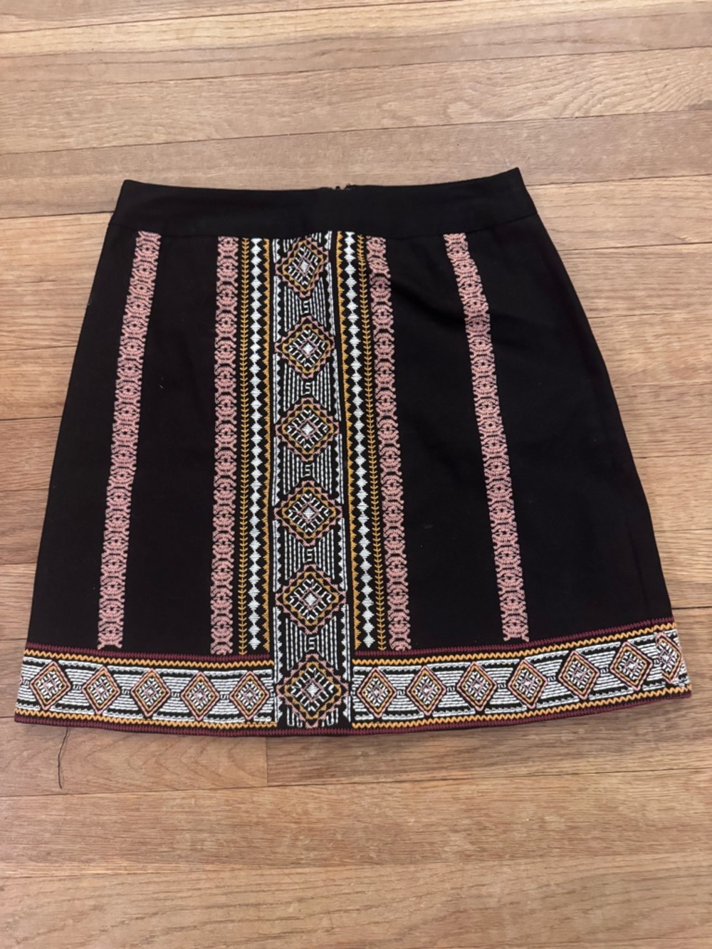 Braeve Women's Black Embroidered Mini A-Line Skirt - Size XS
 b89